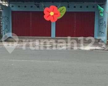 Ruko 1 lantai di utara Tugu Yogyakarta, 9 x 17 m.Siap pakai.