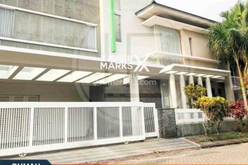 RUMAH MEWAH PLUS KOLAM RENANG DI PERMATA JINGGA MALANG