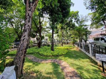 Huk kelapa gading luas210m, 2lantai, asri. Depan taman, murah, siap pakai, shm