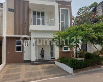 Rumah mewah ready siap huni with private pool unit pojok
