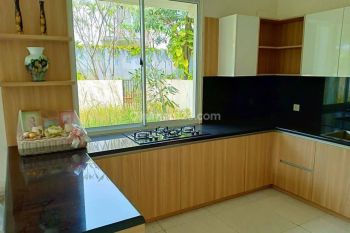 Dijual rumah di de park Frangipani, BSD