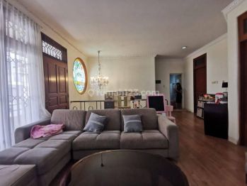 Butuh Cepat, Blok 8, Rumah 2 Lantai Kondisi Masih Bagus Dan Rapi.