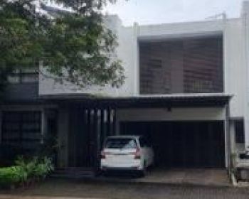 Rumah Bagus Siap Huni View Danau Row Jalan Lebar di BSD Green Cove