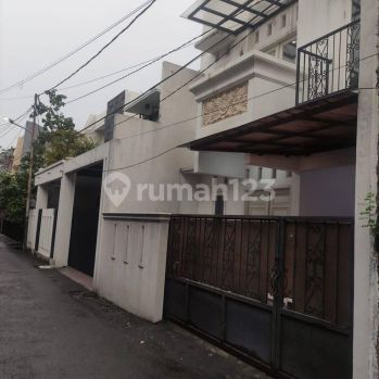Disewa Rumah 3lt Bagus Dan Terawat Dekat Kota Casablanca di Jaksel