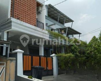 Rumah 3 lantai,murah,minimalis modern,siap huni di lingkungan elit Jaka permai