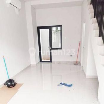 Ruko 91 District 2 Lantai Lebar 4 Sebrang Foresta Business Loft