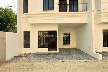 Rumah 2 Lantai di Jalan Kalimulya Depok, Dekat Stasiun Depok Lama
