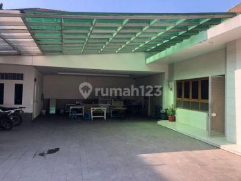 Disewakan Ruang Usaha di Sayap Merdeka