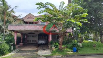 Dijual rumah Legenda Wisata posisi hoek depan taman