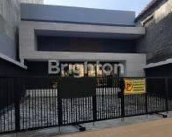 RUKO SIAP PAKAI DI PINGGIR JALAN UTAMA