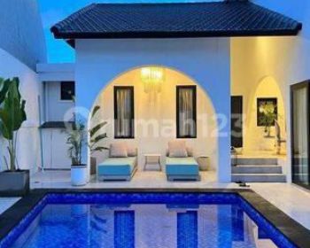 Villa 3 Bedroom Kerobokan Furnished Bagus SHM - Sertifikat Hak Milik di Gunung ,