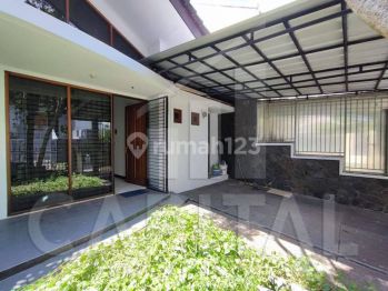 Rumah Nyaman di Kawasan Elite Setraduta