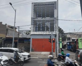 Ruko 3 Lantai Nol Jalan