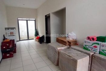 Rumah di Kota Baru Parahyangan Simakirna