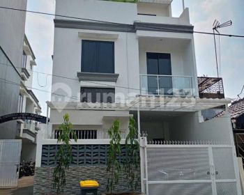 RUMAH DIJUAL 2 LANTAI  DEKAT RS ISLAM CEMPAKA PUTIH JAKARTA PUSAT