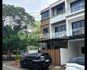 Rumah mewah dengan desain elegan dekat jalan letjen suprapto cempaka putih