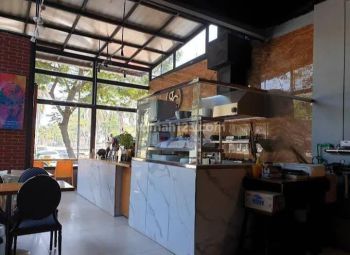 Ruko bagus jalan utama PIK cocok untuk Resto,workshop klinik