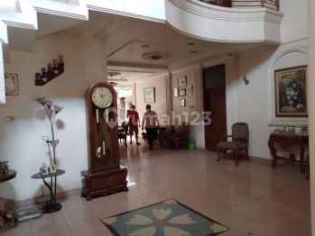 Rumah 2 Lantai Siap Pakai Untuk Tempat Tinggal / Usaha - Lokasi Pinggir Jalan /
