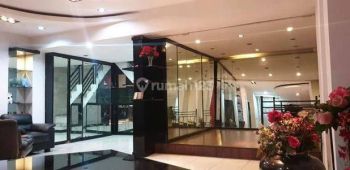 Rumah Bagus Furnished 3 Lantai Siap Pakai Di Sayap Pajajaran