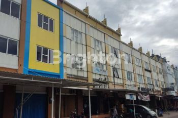 ruko 3 lt siap pakai di ruko Golden Boulevard bsd tangerang