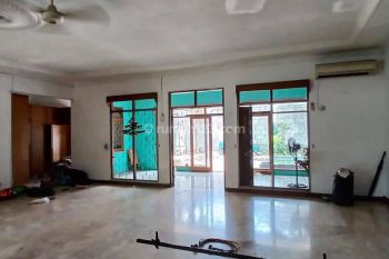 Rumah dengan tanah luas dlm kompleks di Jeruk Purut Cilandak Timur Jakarta