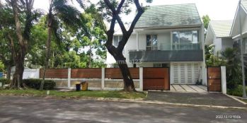 Rumah Minimalis Furnish Dengan Taman Yang Luas di Sentul City