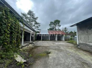 Ruang Usaha Bagus Murah Bawah Pasar di Baturiti Sisi Jalan