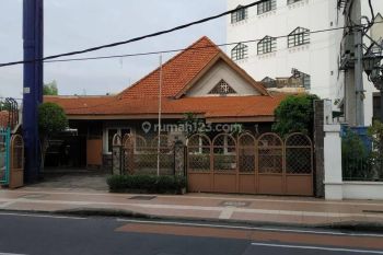 Rumah Usaha Dijual di Jln Raya Darmo, Surabaya