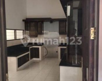 Rumah Sutorejo Timur, STRATEGIS, JALAN BOULEVARD, AREA SERVICE TERPISAH