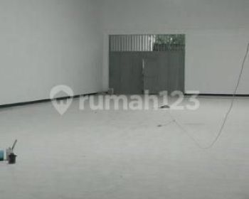 Gudang Bangunan Baru Lokasi Ramai Siap Pakai di Soreang, Bandung