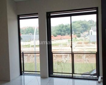 Rumah Disewa Bangunan Baru di Kota Baru Parahyangan
