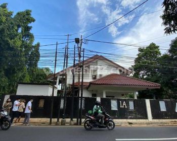 Disewakan rumah untuk kantor  di kemang