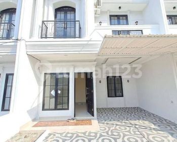 Rumah 2lantai American Style di Cilodong, strategis bebas banjir