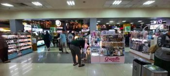 Stand Matos casual 4 sisi, nonfood (sebelahnya foodcourt) - Jl. Veteran -