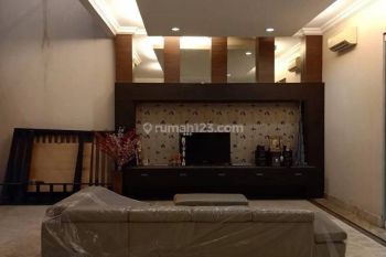 Dijual Cepat Rumah 3 lantai dan Full Furnished di Artha Gading Villa