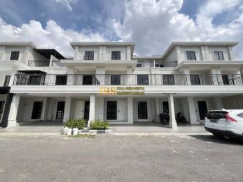 Dijual Villa Komplek Jewel Park Polonia Kondisi Kosong