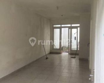 Disewakan rumah 3 lantai KT 5+1 di Park Residence Taman Surya