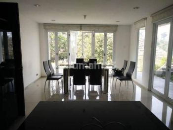 Villa Disewa Nyaman Luas di Spring Hills Dago