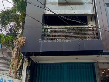 Disewakan Ruko 3 Lantai di Diponegoro 150 Jt