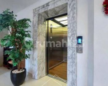 MINI BUILDING , TERAWAT, 3 LANTAI ADA ROOFTOP DI KEBAYORAN BARU