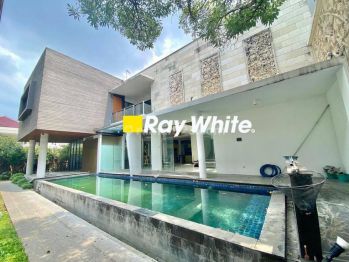 Intercon Rumah Mewah 2,5 Lantai Hadap utara Lokasi Bagus Nyaman Dan Tenang