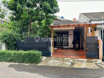 Rumah Bagus Semi Furnished SHM di Sektor 1 - Merpati, Tangerang Selatan