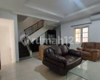 Rumah 3 lantai di Kompleks Kelapa Gading. Dekat Stasiun LRT, Mall