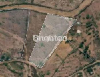 Land in Lombok near the beach