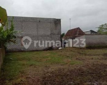 Tanah ngantong di pinggir jl. Palagan Km 15 dekat kampus UII