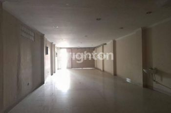 RUKO RAMAI KOTA BANDUNG DI MAINROAD KARAPITAN