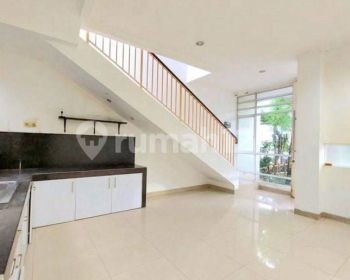 Dijual rumah siap huni dalam cluster Discovery Bintaro Sektor 9