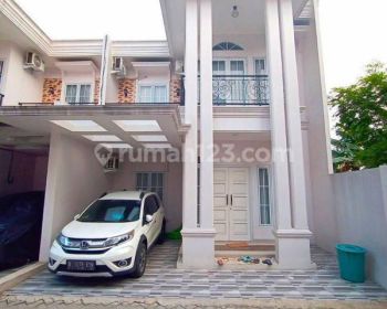 Rumah 2 Lnatai model American Classic Kalimulya Depok akses Top