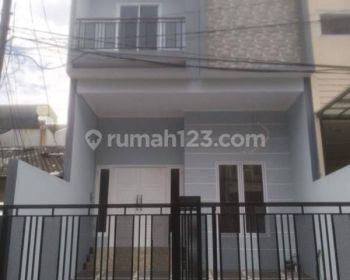 Dijual Rumah Brand New 3 lantai di Cengkir Barat