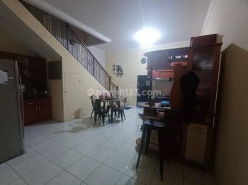 Disewakan Ruko Furnish Terawat 2 Lantai di Taman Kopo Indah